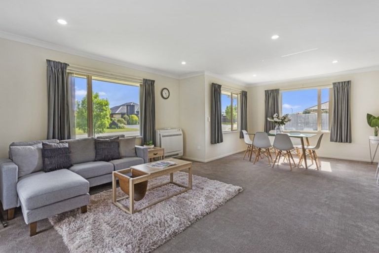 Photo of property in 2 Austen Place, Rolleston, 7614