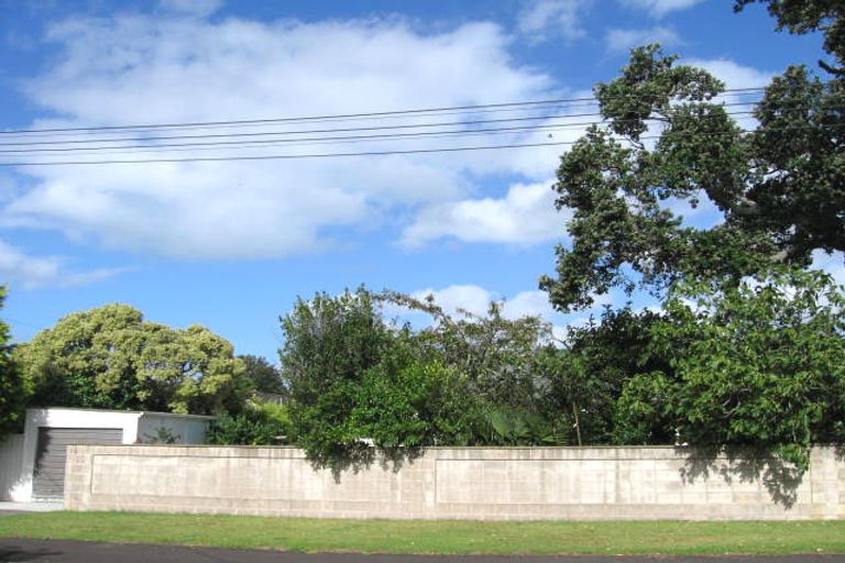 Photo of property in 13 Frieston Road, Milford, Auckland, 0620