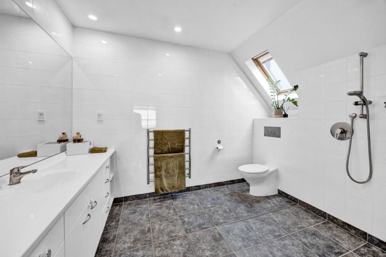 Photo of property in 36 Octavius Place, New Plymouth, 4312