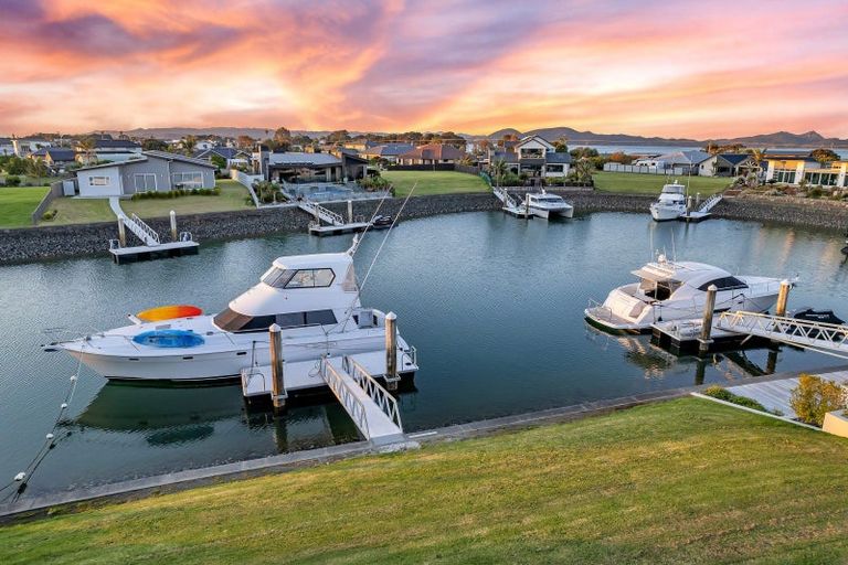 Photo of property in 10 Rauiri Drive, One Tree Point, 0118