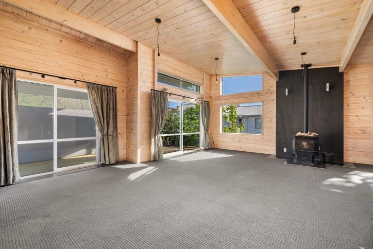 Photo of property in 261 Waikawa Road, Waikawa, Picton, 7220