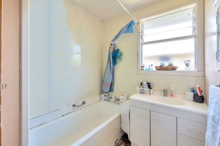 Photo of property in 17 Cameron Street, Papakura, 2110