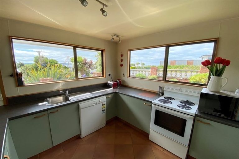 Photo of property in 2 Kamahi Street, Kaka Point, Balclutha, 9271