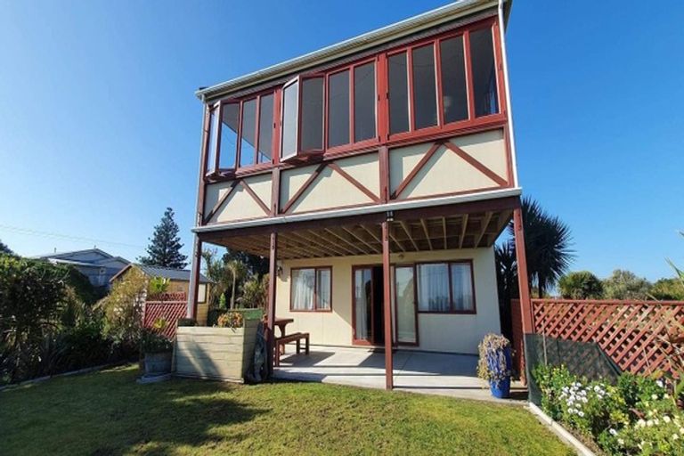 Photo of property in 92 Matai Street, Castlecliff, Whanganui, 4501