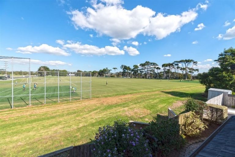 Photo of property in 3 Opal Close, Rosedale, Auckland, 0632