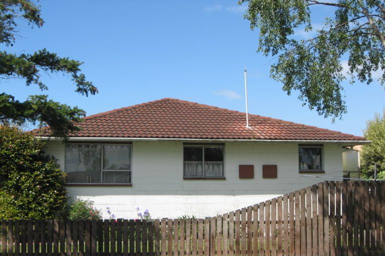 Photo of property in 1/16 Salford Avenue, Redwood, Christchurch, 8051