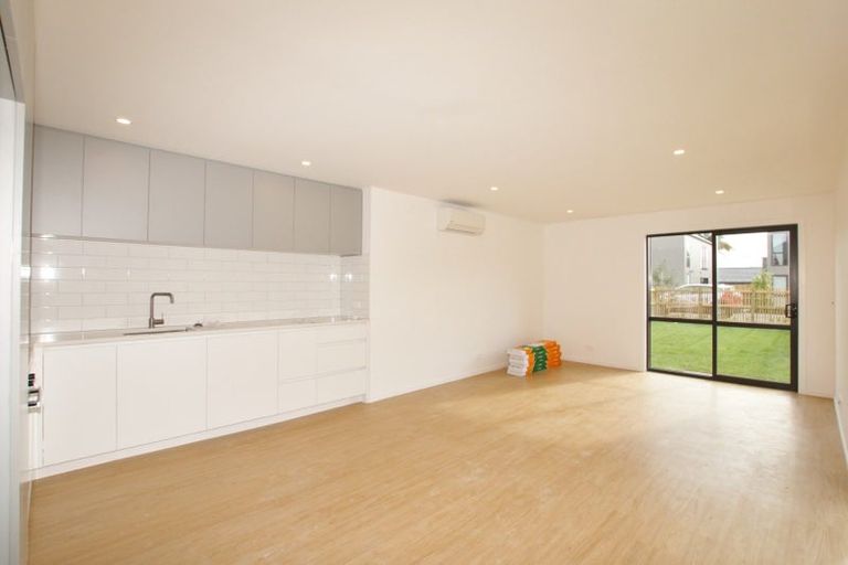 Photo of property in 6 Otaimako Place, Mangere, Auckland, 2022