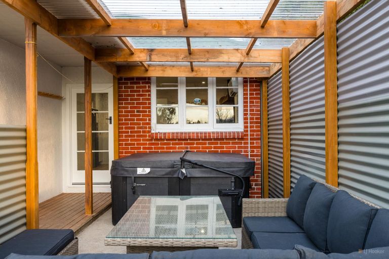 Photo of property in 58 Timaru Road, Waimate, 7924