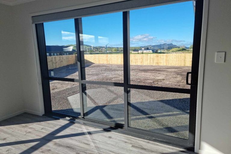 Photo of property in 10 Ronomor Place, Whitianga, 3510