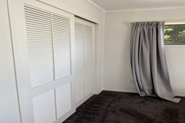 Photo of property in 1 Elsted Place, Goodwood Heights, Auckland, 2105