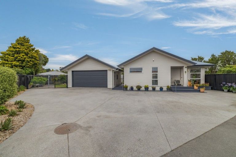 Photo of property in 10 Cowper Place, Avondale, Christchurch, 8061