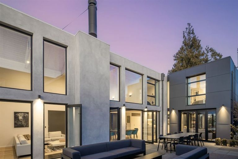 Photo of property in 100 Glandovey Road, Fendalton, Christchurch, 8052