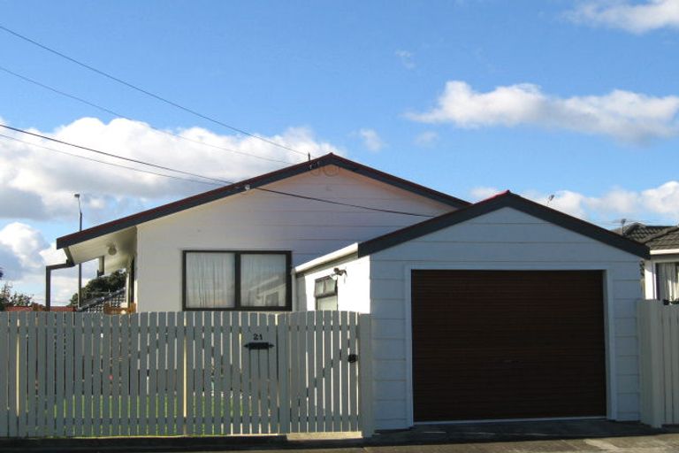 Photo of property in 21 Avery Grove, Boulcott, Lower Hutt, 5011