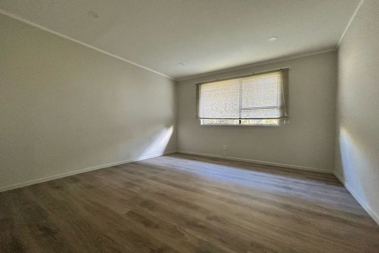 Photo of property in 17 Tomintoul Place, Highland Park, Auckland, 2010