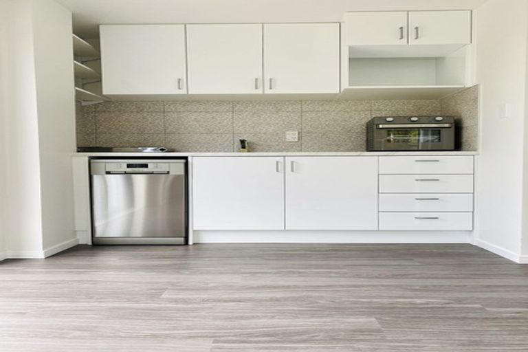 Photo of property in 28a Waimumu Road, Massey, Auckland, 0614