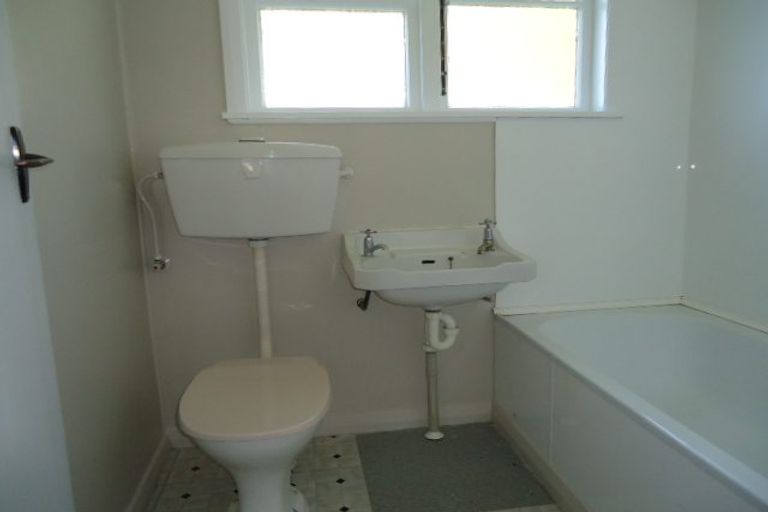 Photo of property in 36 Molesworth Street, Taita, Lower Hutt, 5011