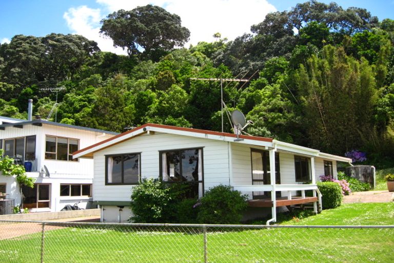 Photo of property in 12 Matakatia Parade, Matakatia, Whangaparaoa, 0930