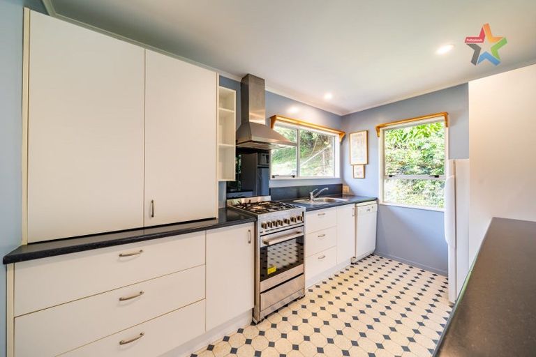 Photo of property in 11 Mokopuna Grove, Stokes Valley, Lower Hutt, 5019