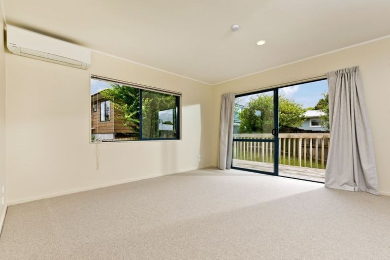 Photo of property in 12a Firle Place, Green Bay, Auckland, 0604