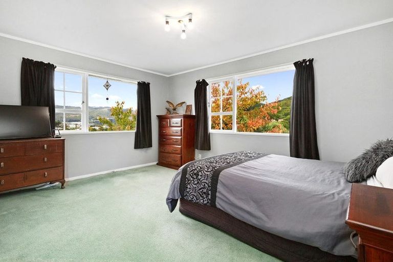 Photo of property in 7 Saint Hildas Glade, Tawa, Wellington, 5028