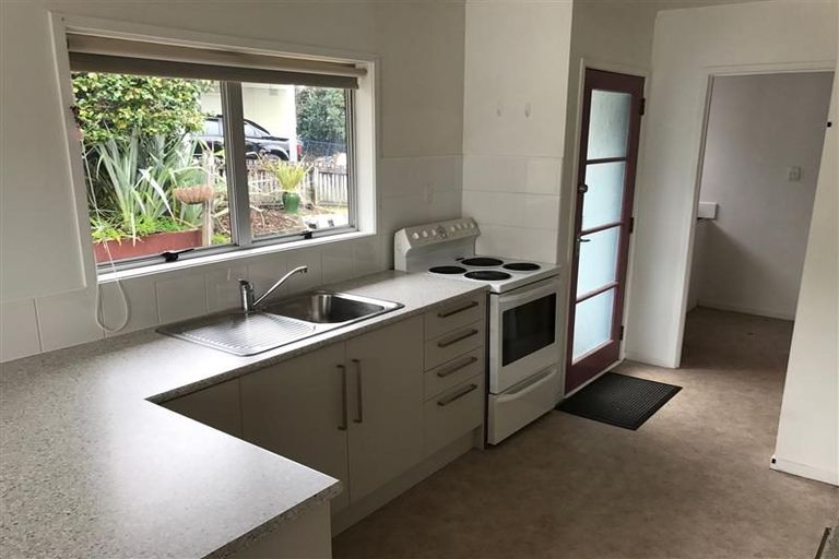 Photo of property in 3 Jarrah Place, Massey, Auckland, 0614