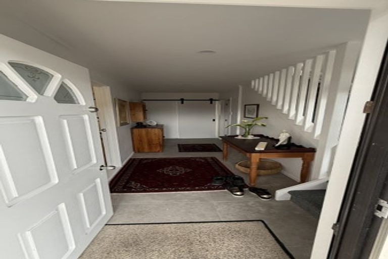 Photo of property in 2/15 Louise Place, Browns Bay, Auckland, 0630