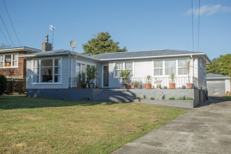 Photo of property in 34 Kaitawa Crescent, Paraparaumu, 5032
