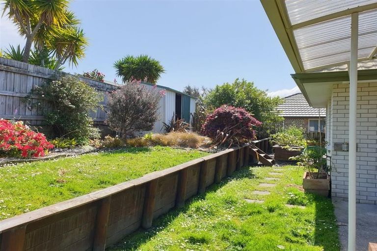 Photo of property in 2 Te Kauri Place, Helensville, 0800