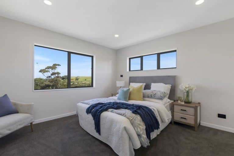 Photo of property in 8 Luff Place, Long Bay, Auckland, 0630
