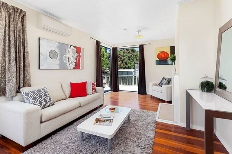 Photo of property in 32 Davidson Crescent, Tawa, Wellington, 5028