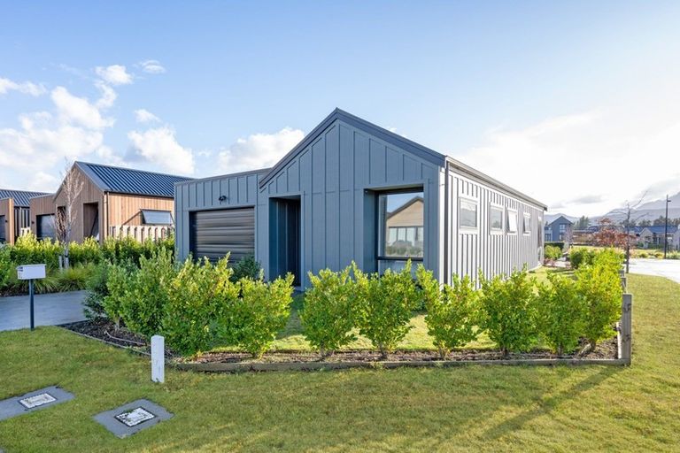 Photo of property in 38 Obelisk Street, Wanaka, 9305