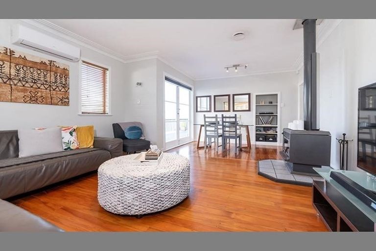 Photo of property in 23a Riserra Drive, Ranui, Auckland, 0612