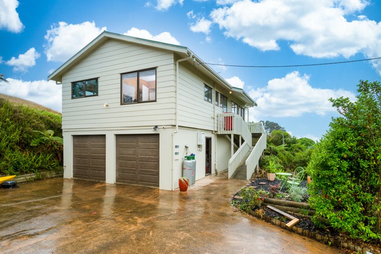 Photo of property in 18 Shelly Beach Road, Shelly Beach, Helensville, 0874