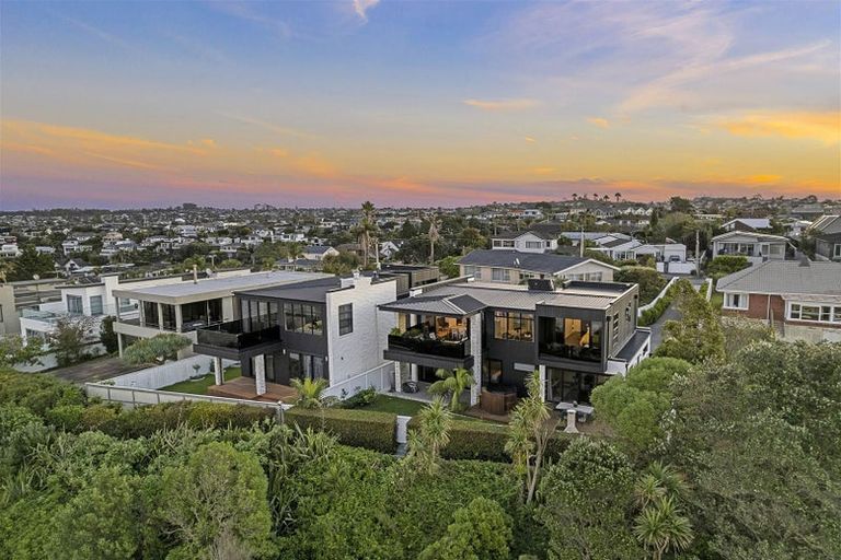 Photo of property in 123a Churchill Road, Rothesay Bay, Auckland, 0630