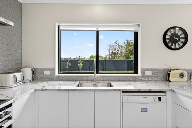 Photo of property in 23 Raabia Close, Parakai, 0830