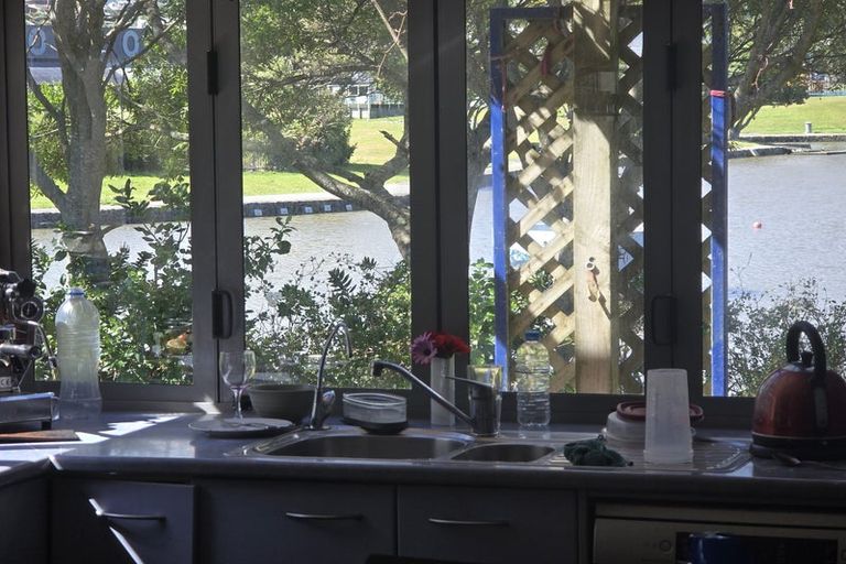 Photo of property in 10 Mariners Way, Whitby, Porirua, 5024