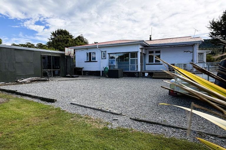 Photo of property in 738 Seven Mile Road, Runanga, 7803