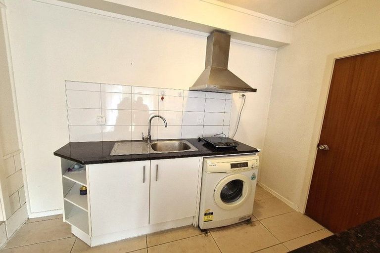 Photo of property in 66 Mayfair Crescent, Mairangi Bay, Auckland, 0630