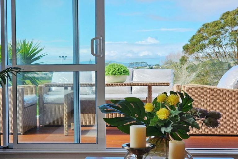 Photo of property in 65 Zara Court, Windsor Park, Auckland, 0632