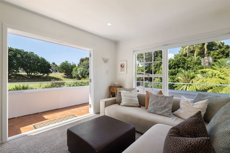 Photo of property in 16 Anakiwa Place, Milford, Auckland, 0620