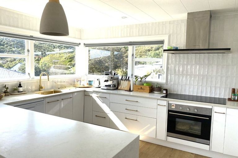 Photo of property in 10 Woodman Drive, Tawa, Wellington, 5028