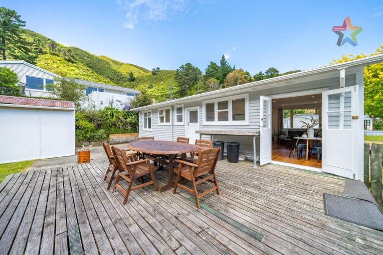 Photo of property in 18 Holmes Grove, Naenae, Lower Hutt, 5011