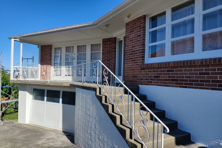 Photo of property in 4 Tiki Street, New Lynn, Auckland, 0600