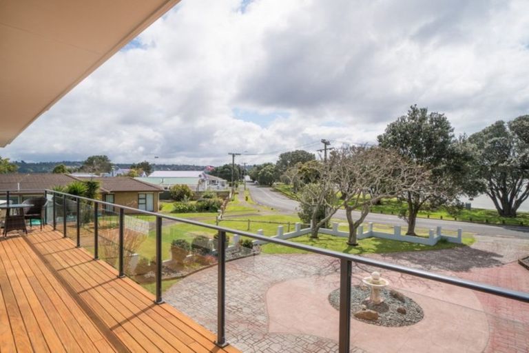 Photo of property in 27 Kiwi Esplanade, Mangere Bridge, Auckland, 2022