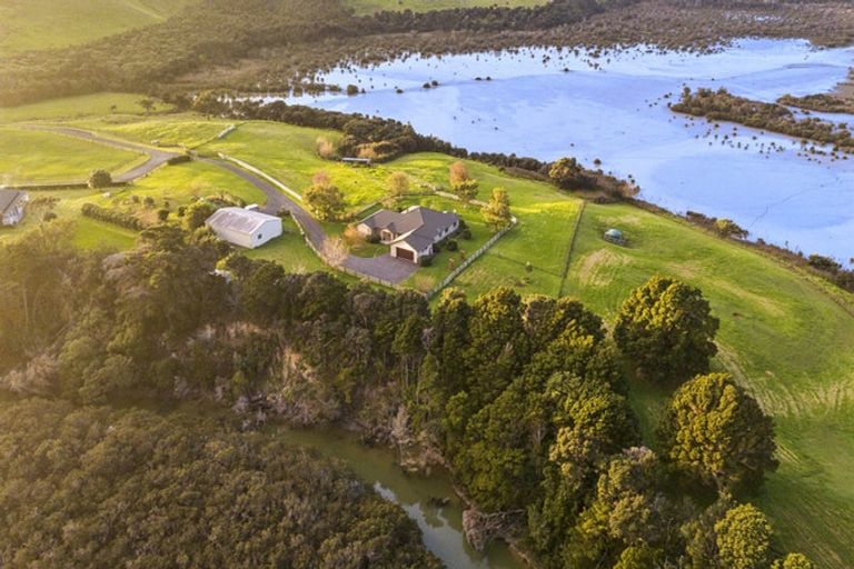 Photo of property in 68d Tuparekura Road, South Head, Helensville, 0874