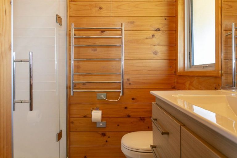 Photo of property in 18 Glen Mohr, Acacia Bay, Taupo, 3385