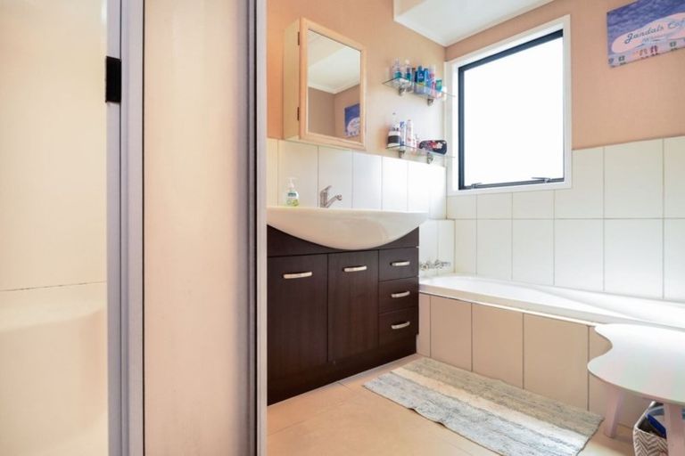 Photo of property in 137 Don Buck Road, Massey, Auckland, 0614