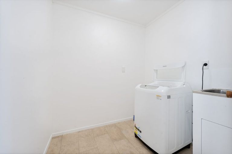 Photo of property in 28 Dallinghoe Crescent, Milford, Auckland, 0620