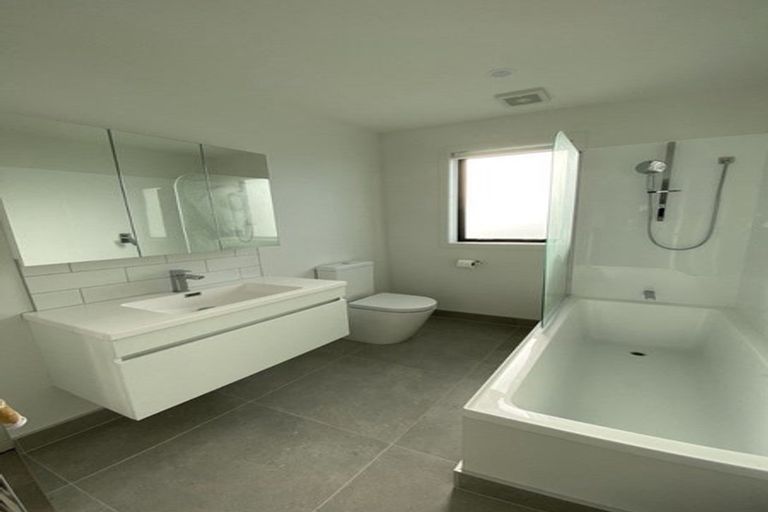Photo of property in 2/5 Brandon Road, Glen Eden, Auckland, 0602