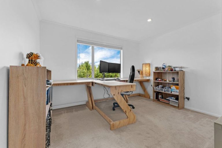 Photo of property in 2g Country Club Lane, Waiuku, 2123